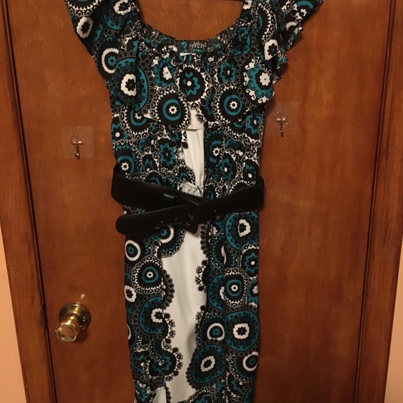 Jessica Simpson Dresses & Skirts - Jessica Simpson off the shoulder floral dress Sz 2